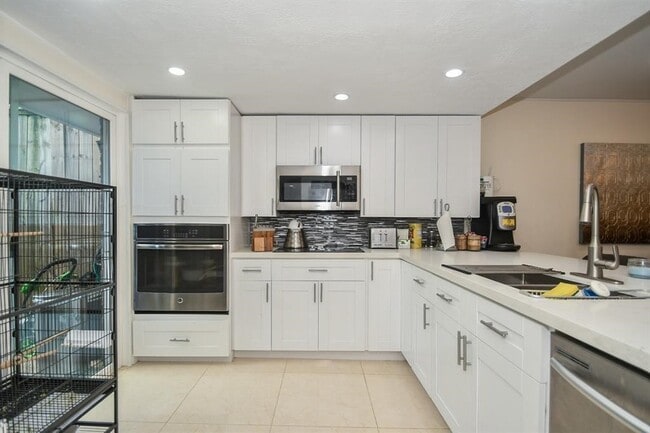 Building Photo - 6304 Riverview Way