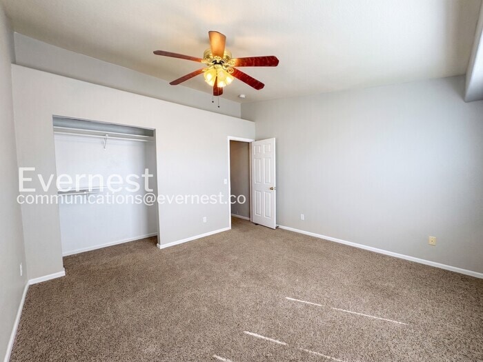 Building Photo - 2040 Oakcrest Cir