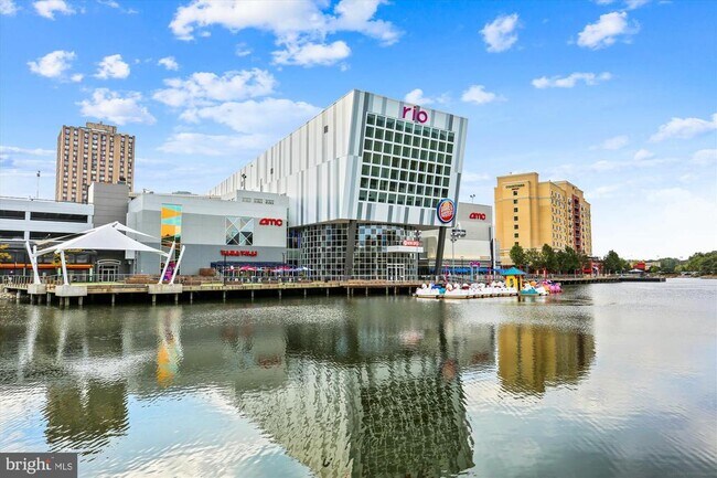 Building Photo - 909 Rockwell Ave