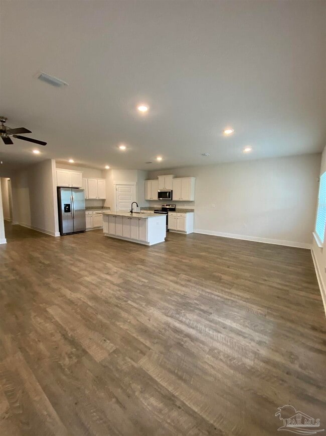 Building Photo - 5870 Danbury Blvd