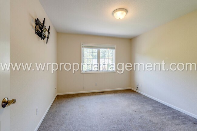 Building Photo - 4 Bed 3 Bath Home in Lambertville