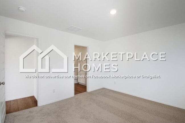 Building Photo - 800 NE 102nd Ter