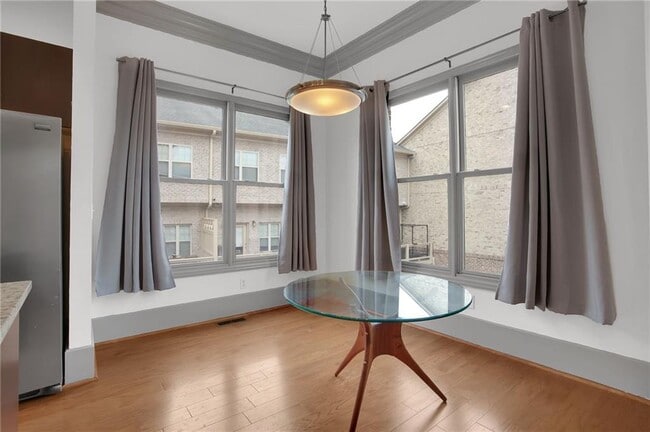 Building Photo - 745 Fountainhead Ln NE