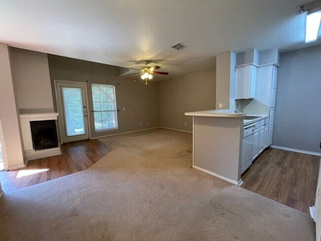 Building Photo - Spacious and bright 2 story condo!