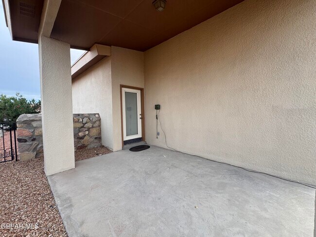Building Photo - 6700 Hermoso Del Sol Dr
