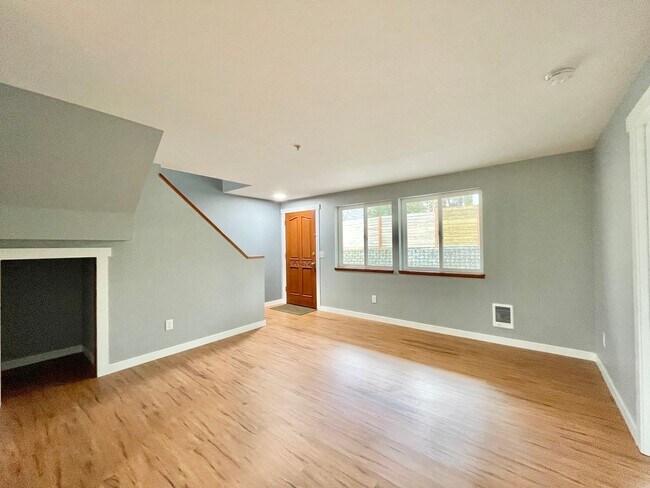Building Photo - 2301