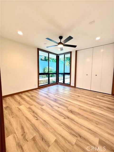 Building Photo - 880 N Gainsborough Dr