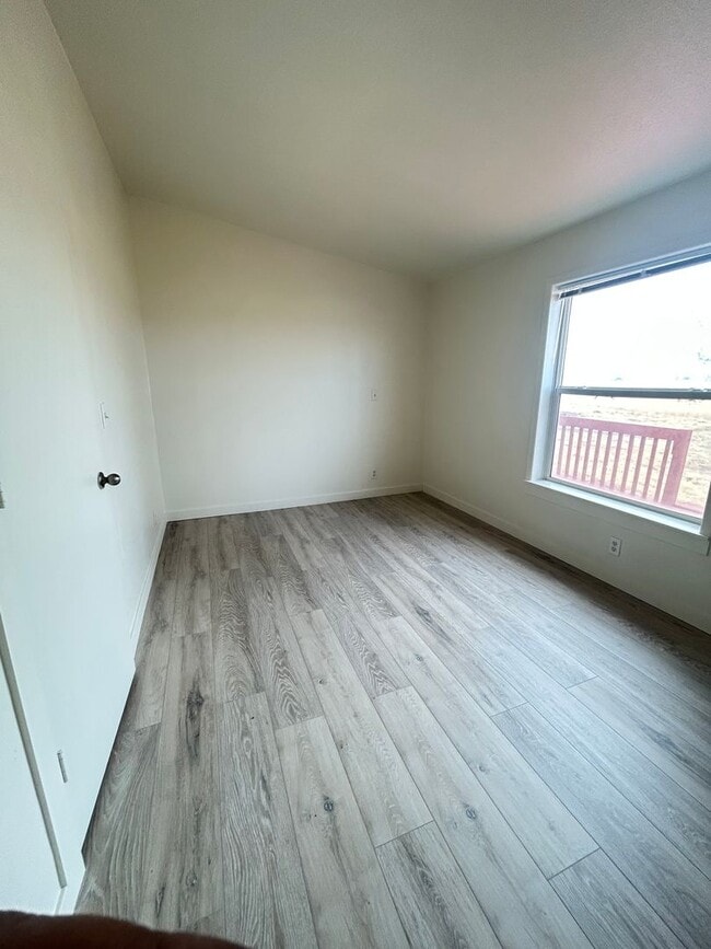Building Photo - Home with Shop