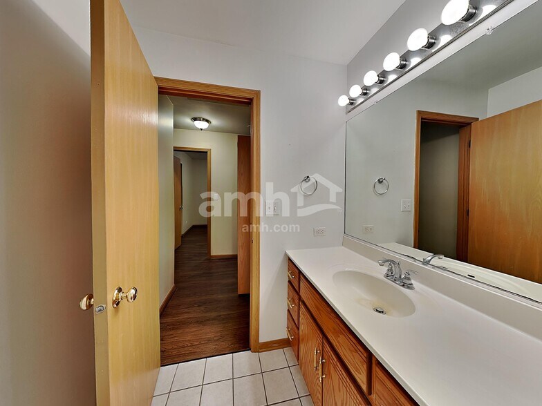 Building Photo - 25766 S Taft St