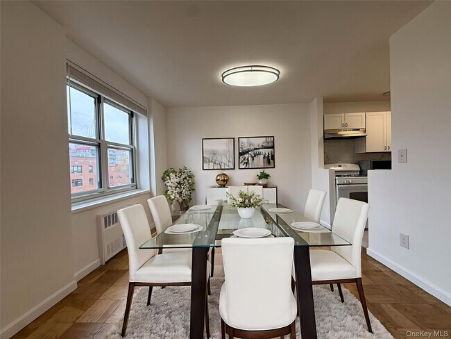 Building Photo - 16 Lake St