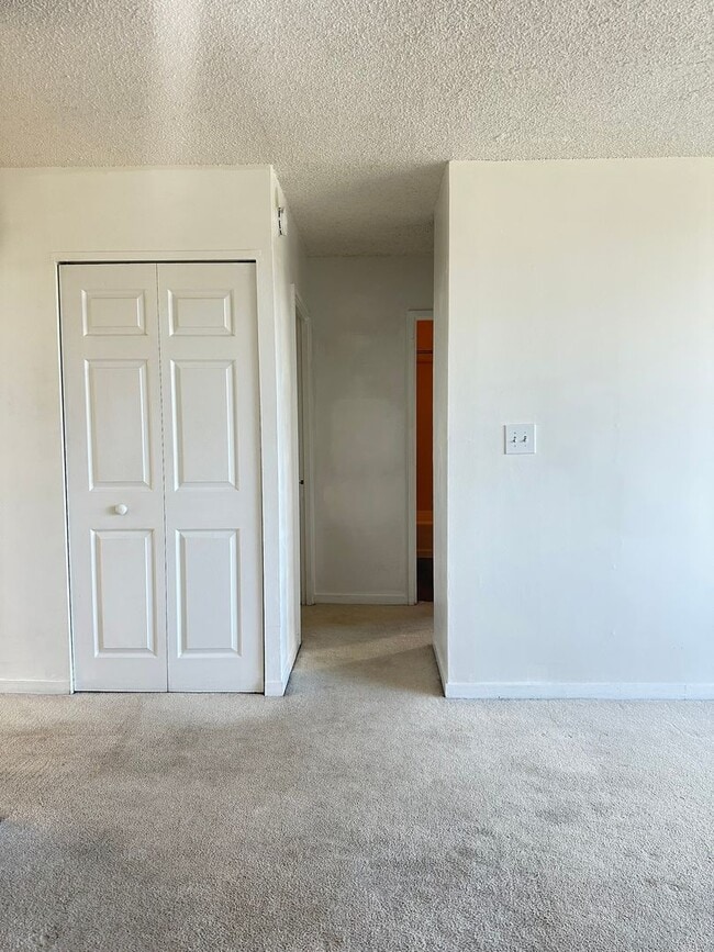 Building Photo - Fairway Gardens – 2 BD / 1 BA / 1 PK Spacious & Convenient Condo Living