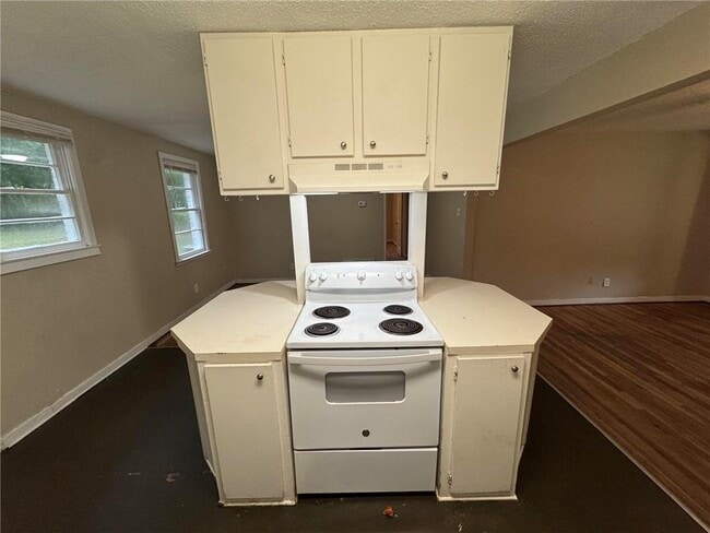 Building Photo - 4670 Rosewood Dr