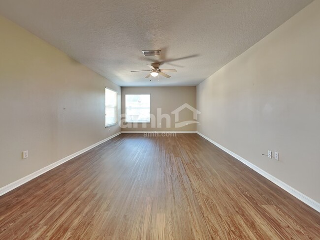 Building Photo - 8837 Royal Enclave Blvd