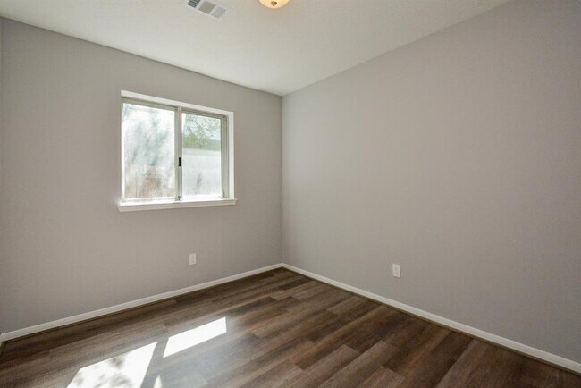 Building Photo - 10302 Tablerock Dr