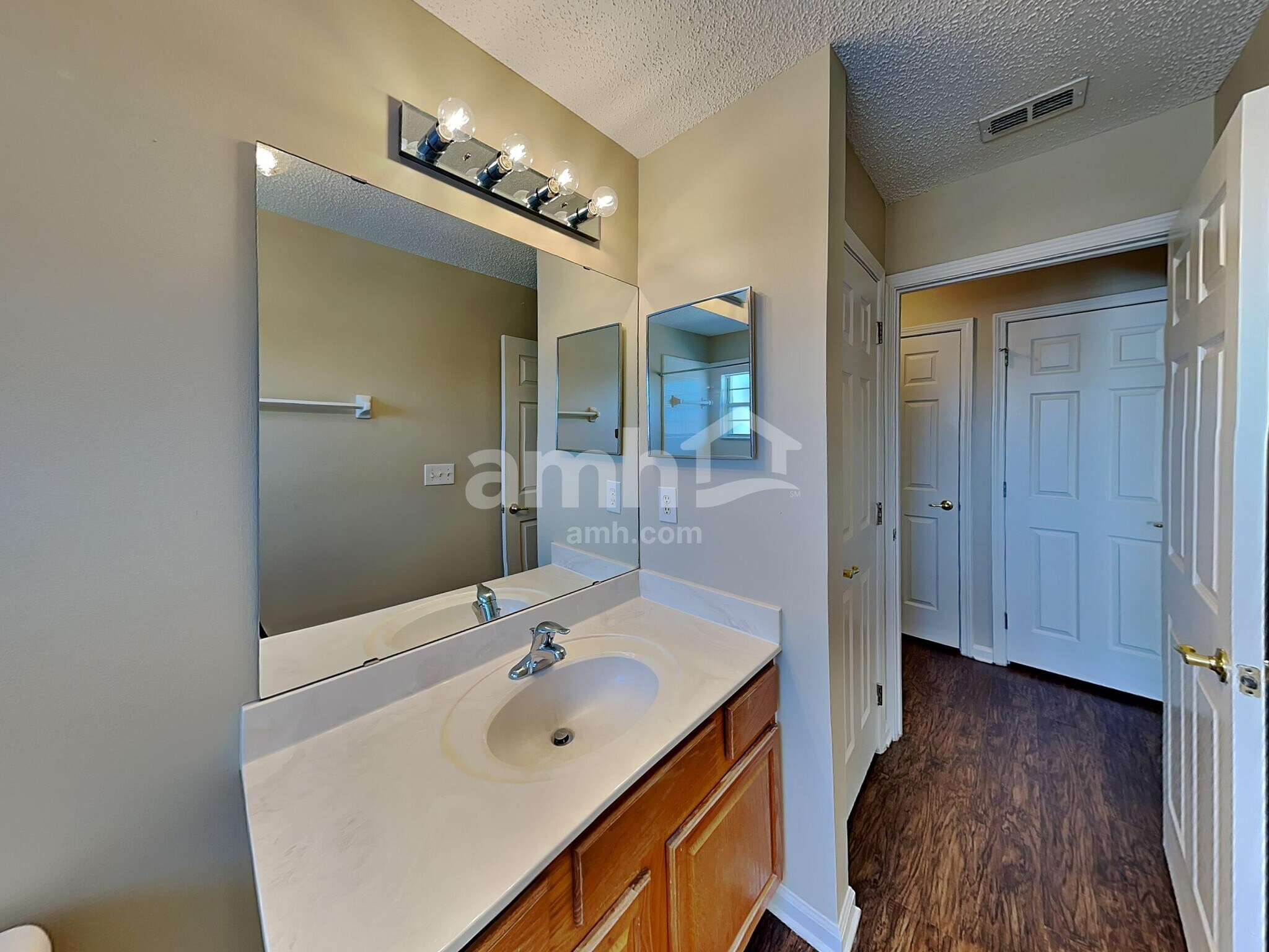 Building Photo - 468 Hillside Dr