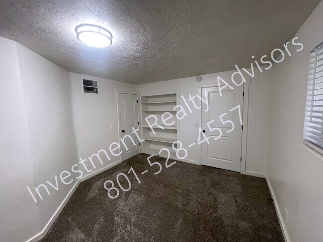 Building Photo - Renovated Unit in Murray!