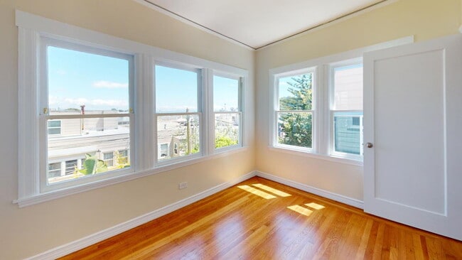Building Photo - San Francisco Living at Its Finest