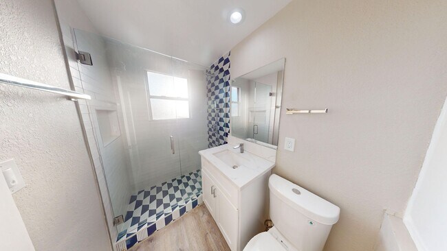 Building Photo - 6BD/3BA Large House, Newly Renovated! (Lease out, pending signatures. Check back in a few days!)