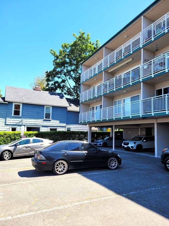 Building Photo - Southside Condo with a View - 1 Bedroom - ...