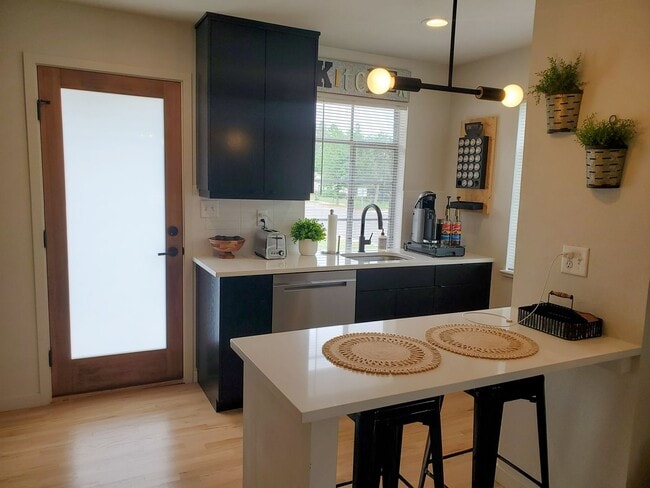 Building Photo - Remington1705 (KC-JF)