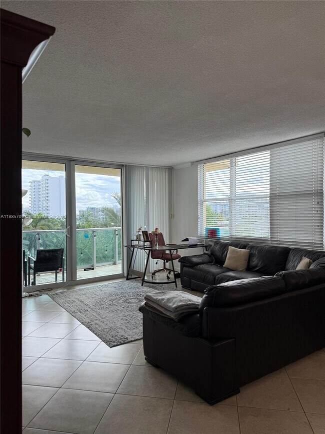 Building Photo - 2501 S Ocean Dr