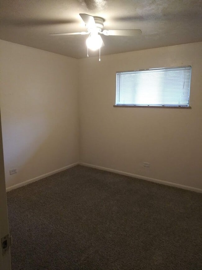 Building Photo - Price just lowered!!