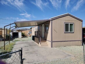 Building Photo - 1825 Tejon Dr