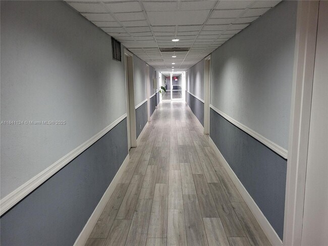 Building Photo - 9125 SW 77th Ave