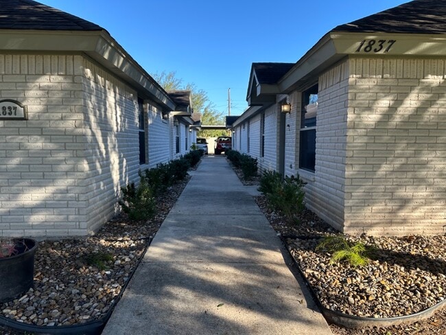 Building Photo - 1837 Tierra Dulce Dr