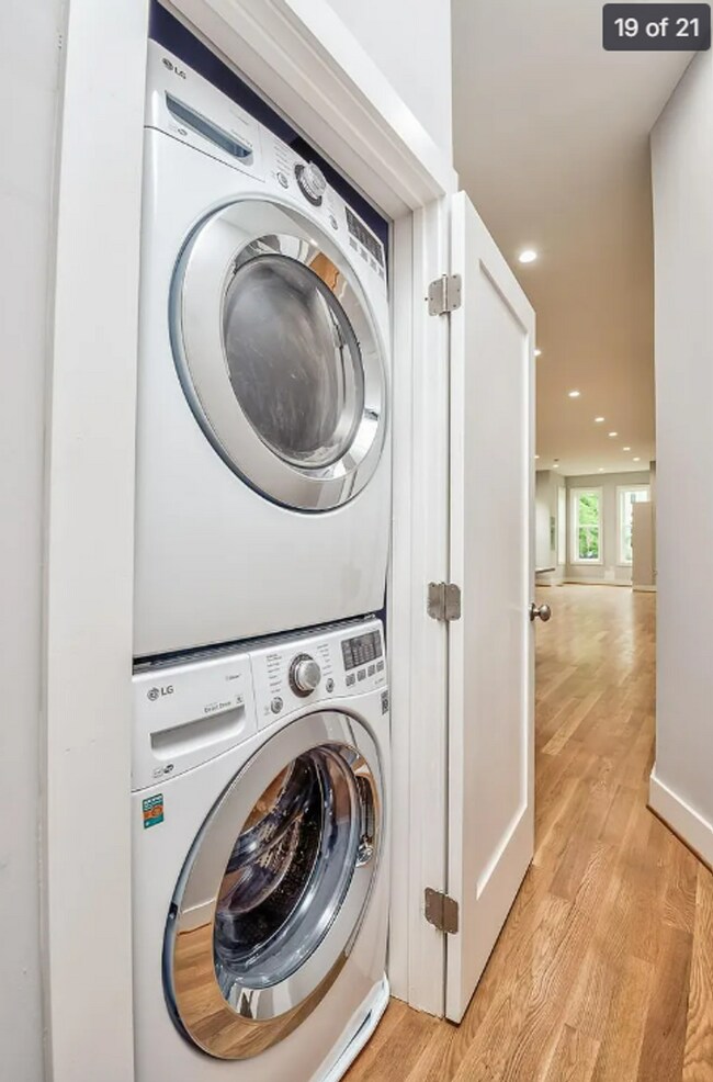 Building Photo - 824 I St NE