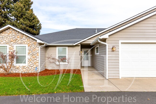 Building Photo - Spacious Home with Vaulted Ceilings