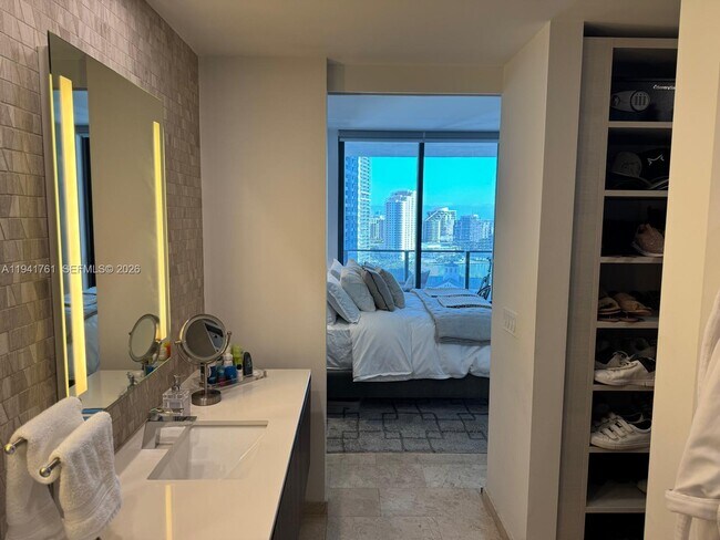 Building Photo - 68 SE 6th St