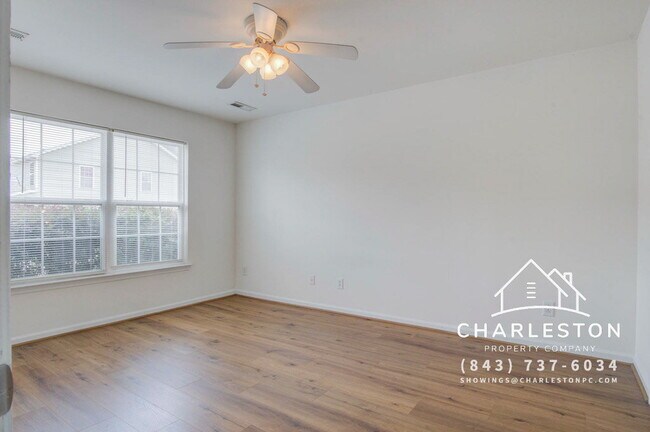 Building Photo - 2425 Scholar Ln