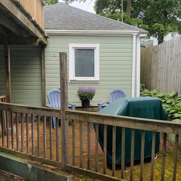 Rear Deck - 261 View St