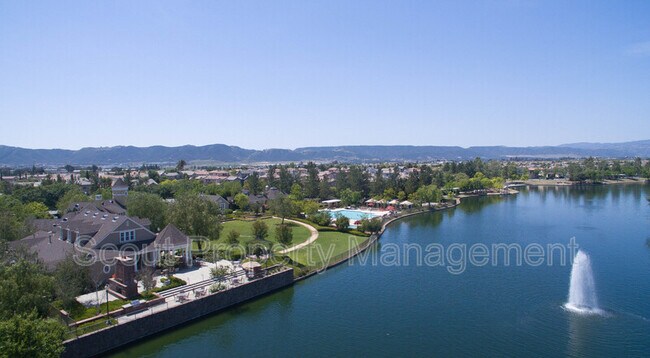 Building Photo - 40021 Spring Pl Ct