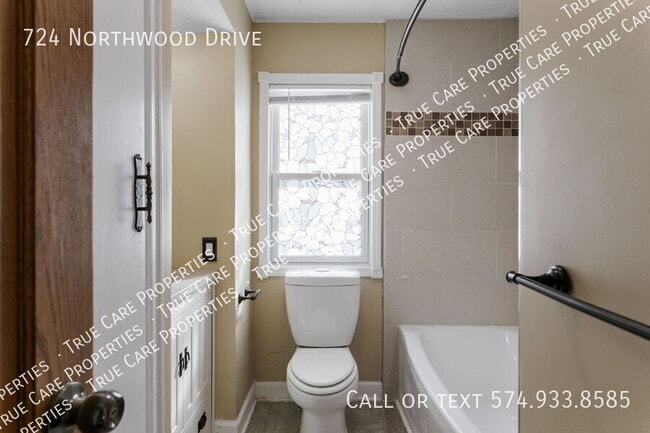 Building Photo - 724 Northwood Dr