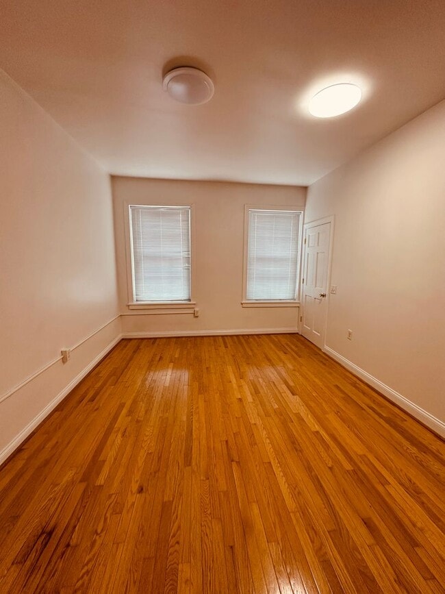 Building Photo - 102 E King St