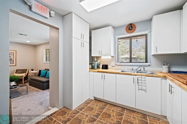 Building Photo - 4501 Briarcliff Ln