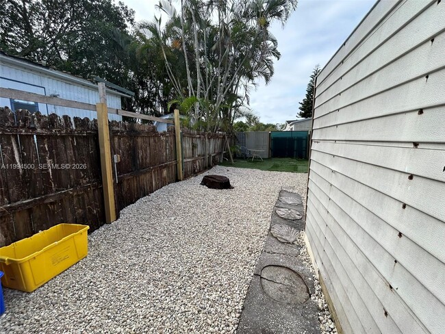 Building Photo - 11942 N Branch Rd