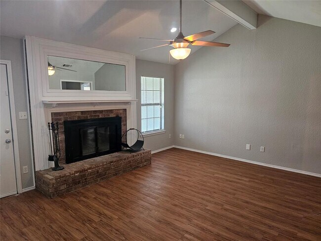 Building Photo - 302 Burning Tree Dr
