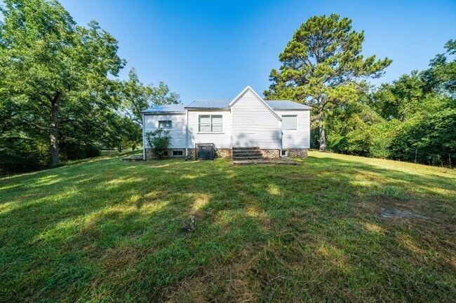 Building Photo - AVAILABLE NOW! Home for rent in Leeds AL! Close to shopping and food!