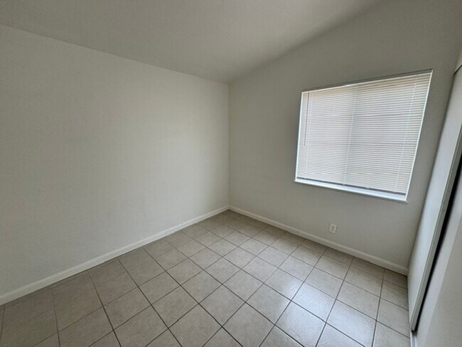 Building Photo - Remodeled 4+2 In Quiet Neighborhood - $2700