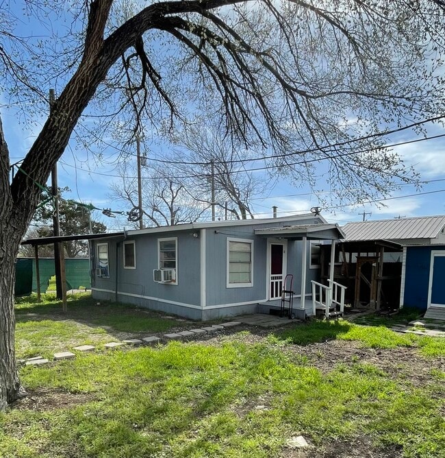 Building Photo - 911 W 3rd St