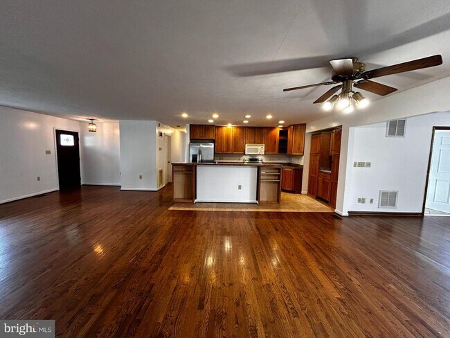 Building Photo - 123 Meadowbrooke Pl
