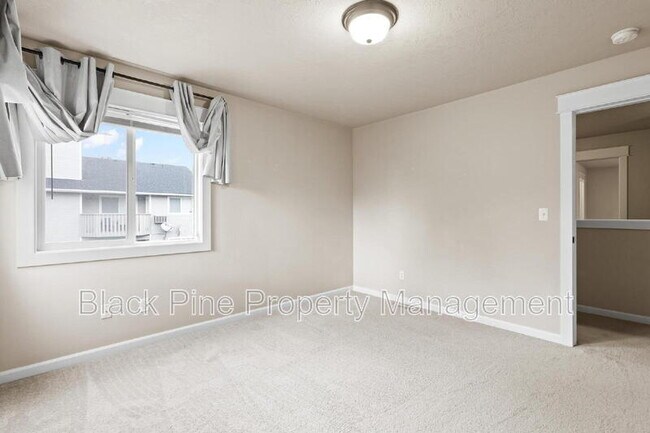 Building Photo - 1729 S Eagleson Rd