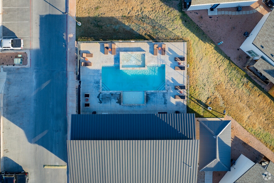 Swimming Pool - Creek 27