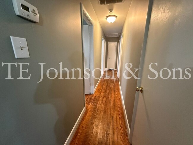 Building Photo - Charming 4 Bedroom in Winston Salem