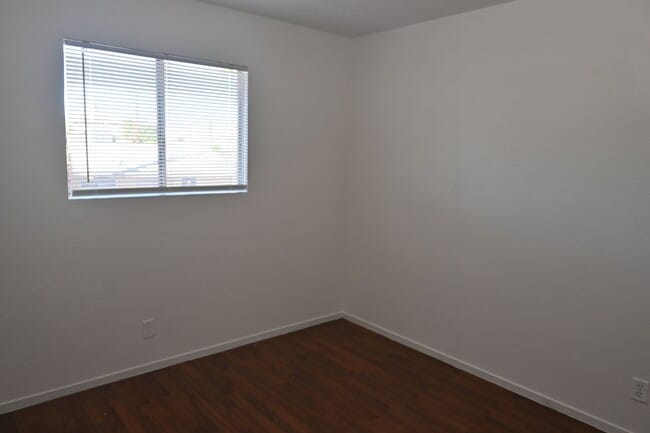 Building Photo - 2301 Stewart Ave #C C