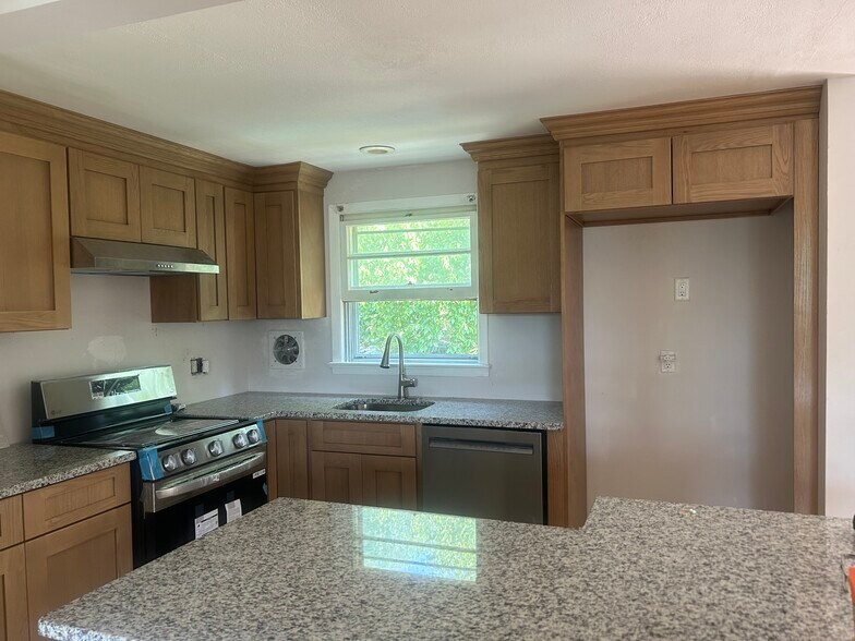 Building Photo - 14 Borman Dr