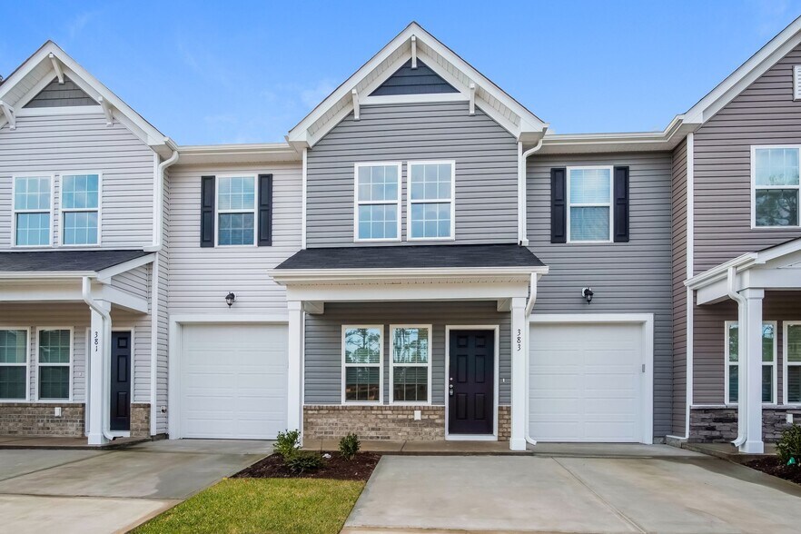 Primary Photo - 387 Trevally Ct